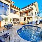 Tons de Mar Residence